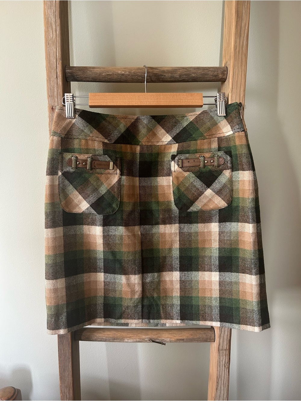 LOFT Plaid Pencil Skirt in Green, Tan, Cream, faux leather buckle pockets, Sz 6